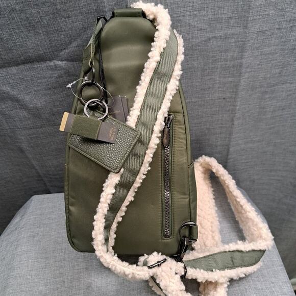 HOUSE OF HARLOW 1960 NYLON AND SHERPA SLING BAG NWT - Picture 2 of 6